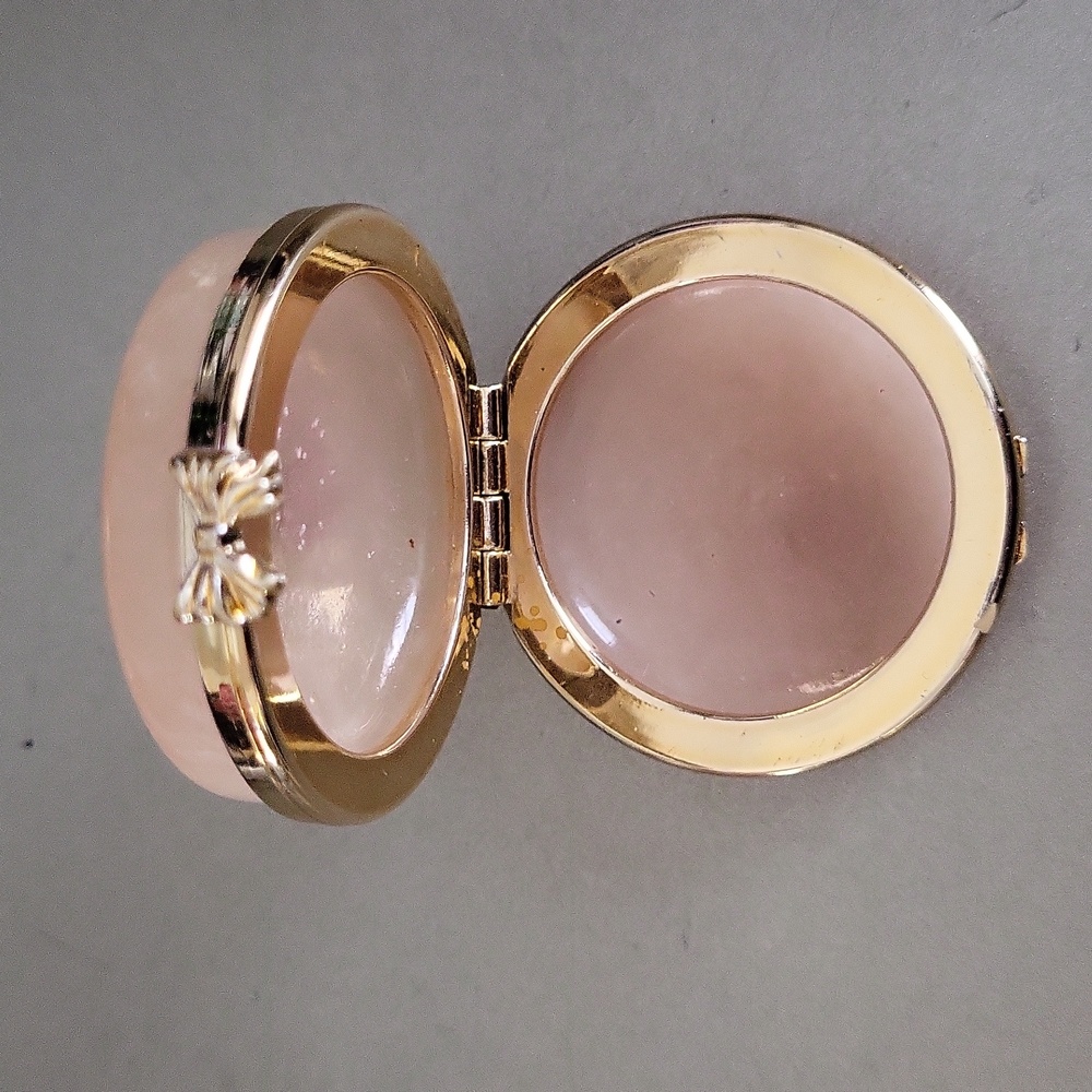 Vintage Pearl-Embellished Hair Clip and Floral Compact - Picture 3 of 7